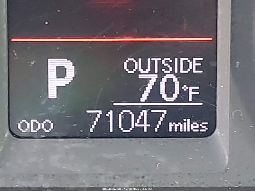 2019 Toyota Corolla Le VIN: 5YFBURHE9KP869870 Lot: 43957236