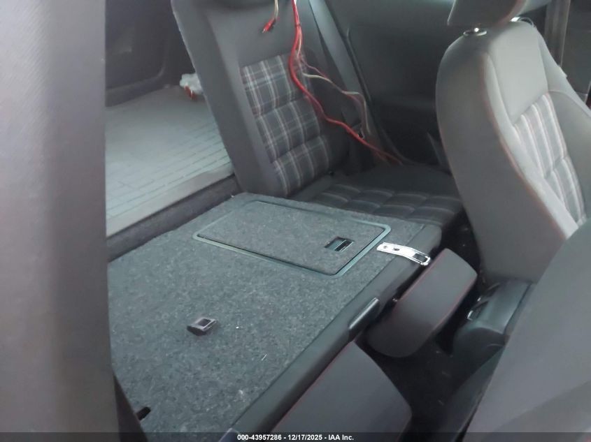 2011 Volkswagen Gti 2-Door VIN: WVWFD7AJ6BW266797 Lot: 43957286