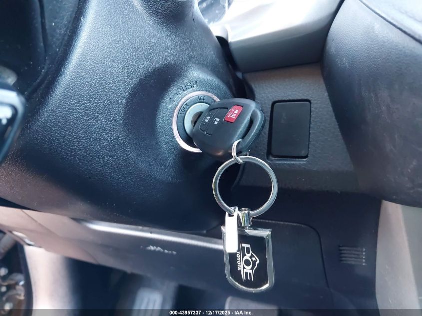 2018 Toyota Rav4 Le VIN: 2T3ZFREV3JW493166 Lot: 43957337