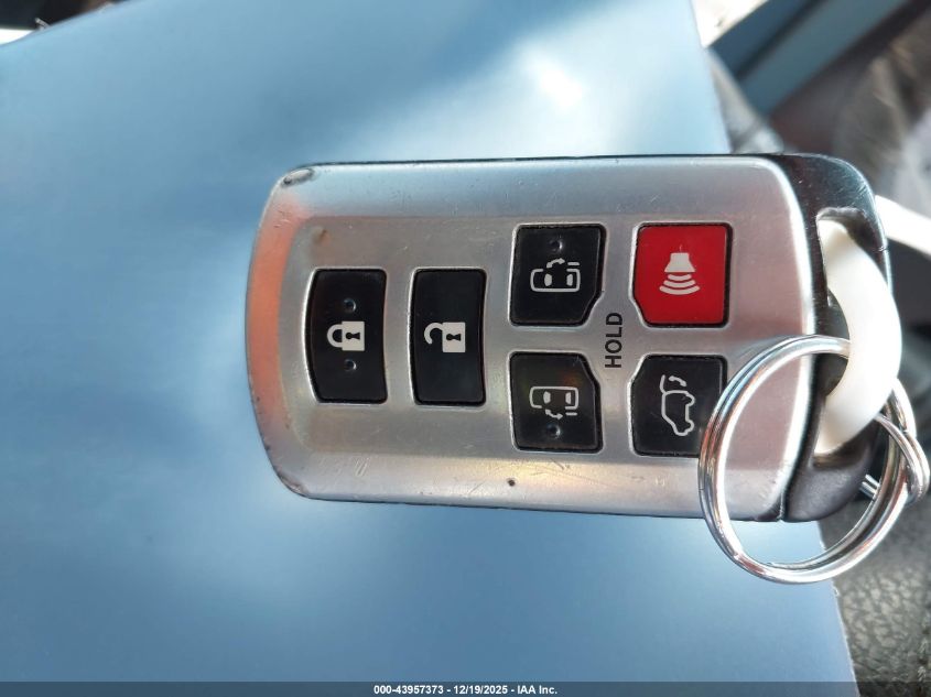 2017 Toyota Sienna Se 8 Passenger VIN: 5TDXZ3DC7HS844040 Lot: 43957373