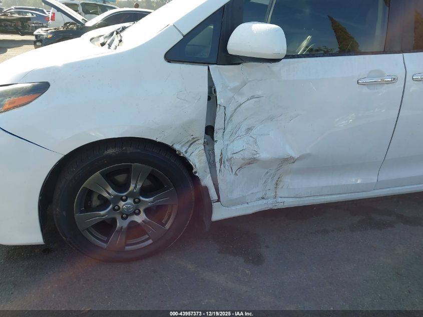 2017 Toyota Sienna Se 8 Passenger VIN: 5TDXZ3DC7HS844040 Lot: 43957373