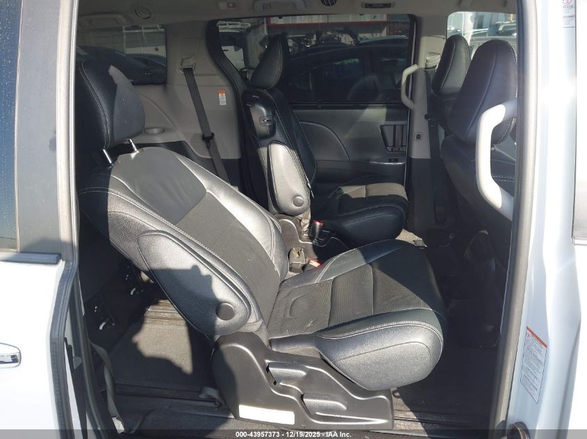 2017 Toyota Sienna Se 8 Passenger VIN: 5TDXZ3DC7HS844040 Lot: 43957373