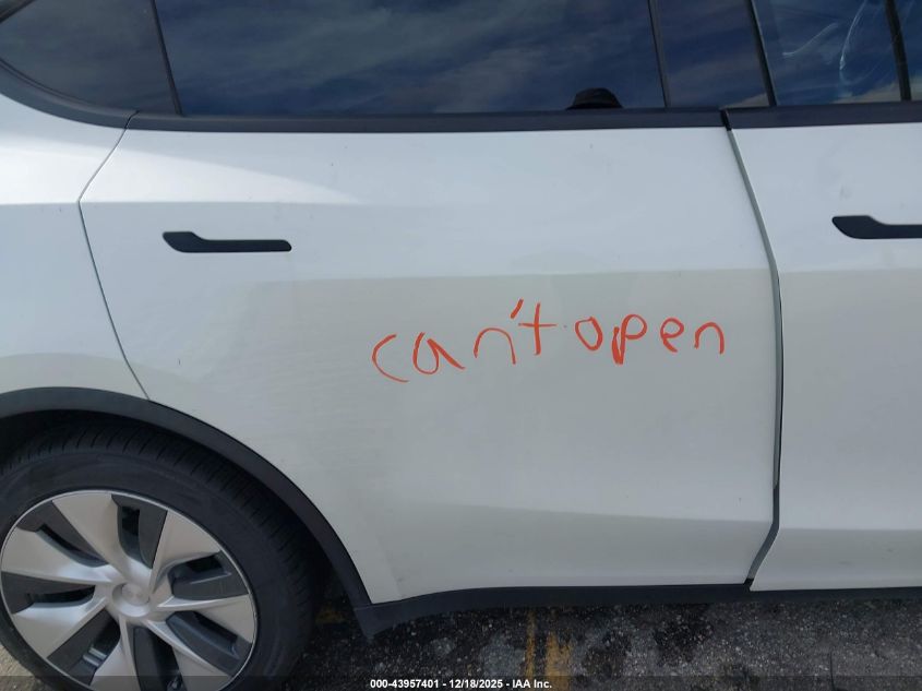 2021 Tesla Model Y Long Range Dual Motor All-Wheel Drive VIN: 5YJYGDEE6MF260338 Lot: 43957401