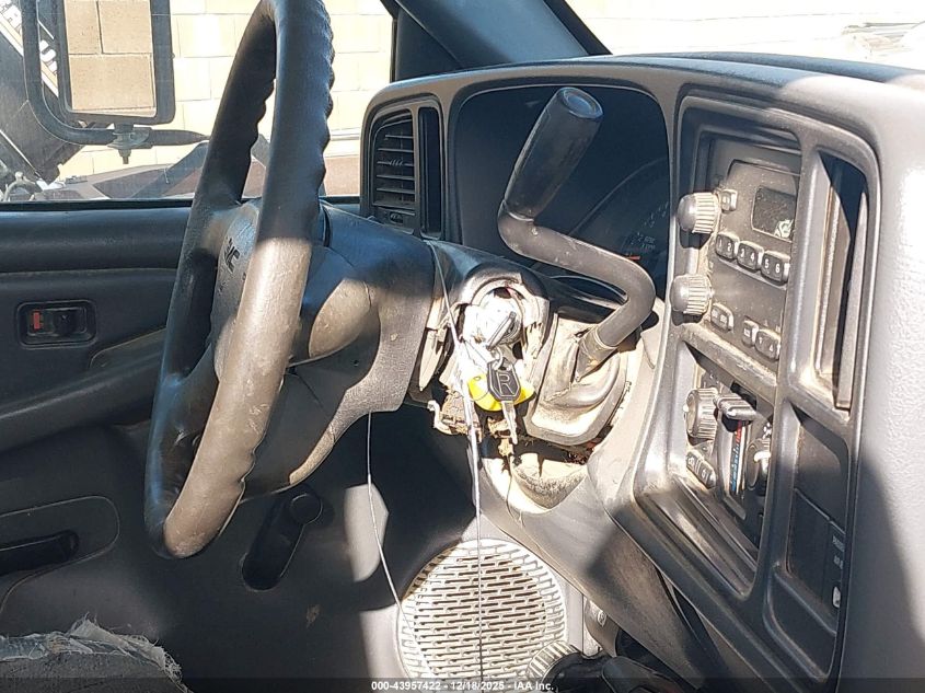 2004 GMC Sierra 3500 Chassis Work Truck VIN: 1GDJC34U94E375545 Lot: 43957422