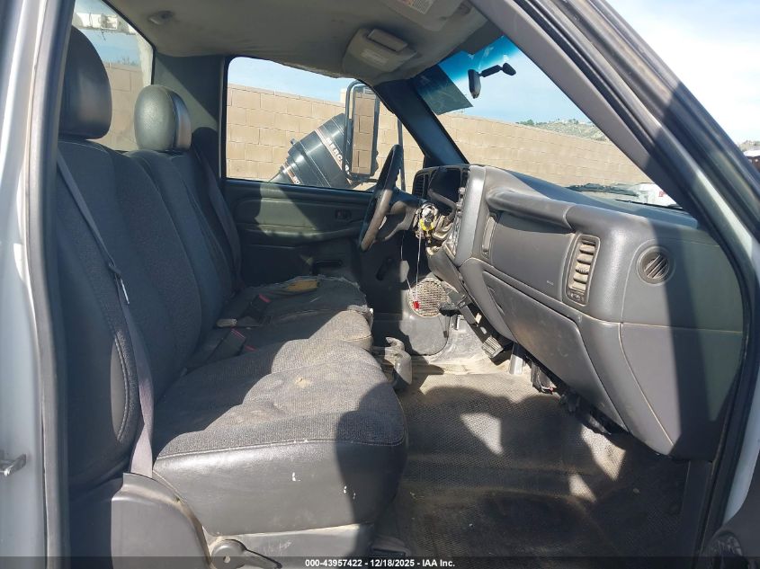 2004 GMC Sierra 3500 Chassis Work Truck VIN: 1GDJC34U94E375545 Lot: 43957422