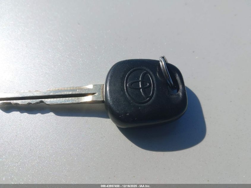 2003 Toyota Camry Xle VIN: 4T1BE30K13U687818 Lot: 43957458