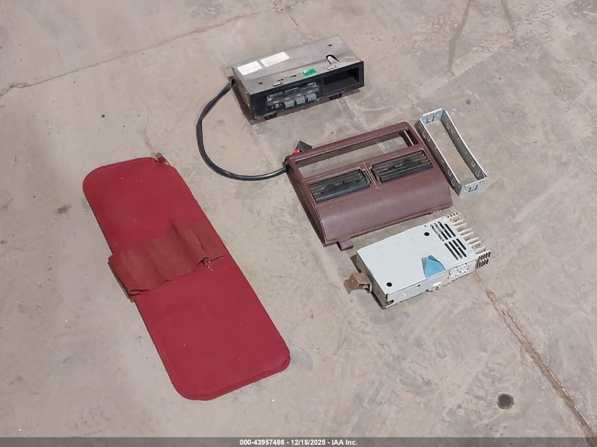 1994 Chevrolet Gmt-400 K1500 VIN: 2GCEK19K4R1191675 Lot: 43957486