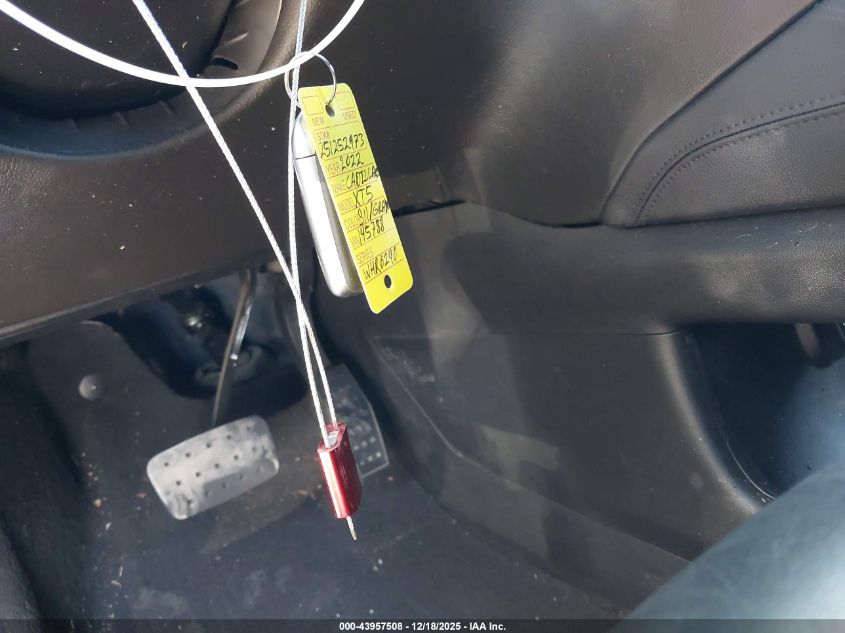 2022 Cadillac Xt5 Fwd Premium Luxury VIN: 1GYKNCR43NZ145788 Lot: 43957508