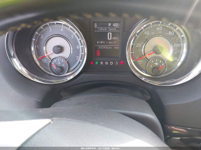 2011 Chrysler Town & Country Touring VIN: 2A4RR5DG0BR623168 Lot: 43957519