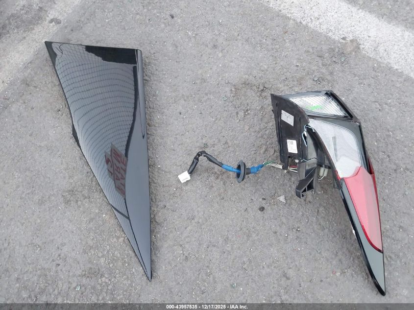 2020 Toyota Prius Xle VIN: JTDKARFUXL3112926 Lot: 43957535