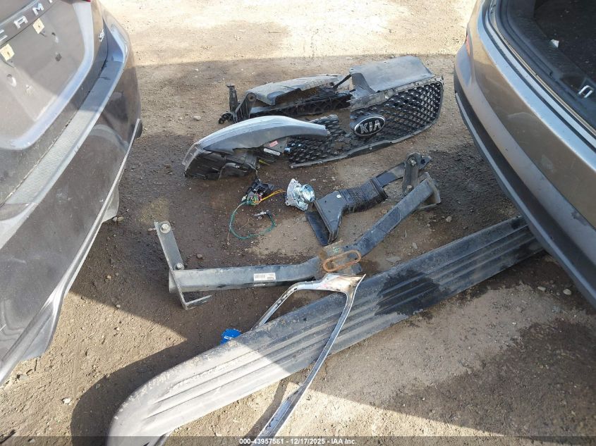 2017 Kia Sorento 3.3L Lx VIN: 5XYPG4A58HG215031 Lot: 43957581