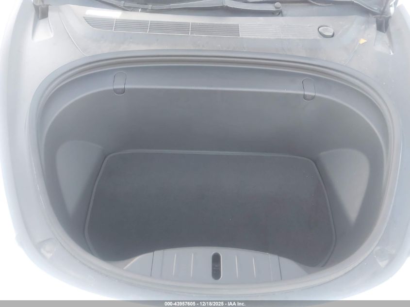 2018 Tesla Model 3 Long Range/Mid Range VIN: 5YJ3E1EAXJF052518 Lot: 43957605