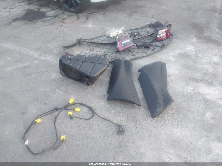 2018 Tesla Model 3 Long Range/Mid Range VIN: 5YJ3E1EAXJF052518 Lot: 43957605