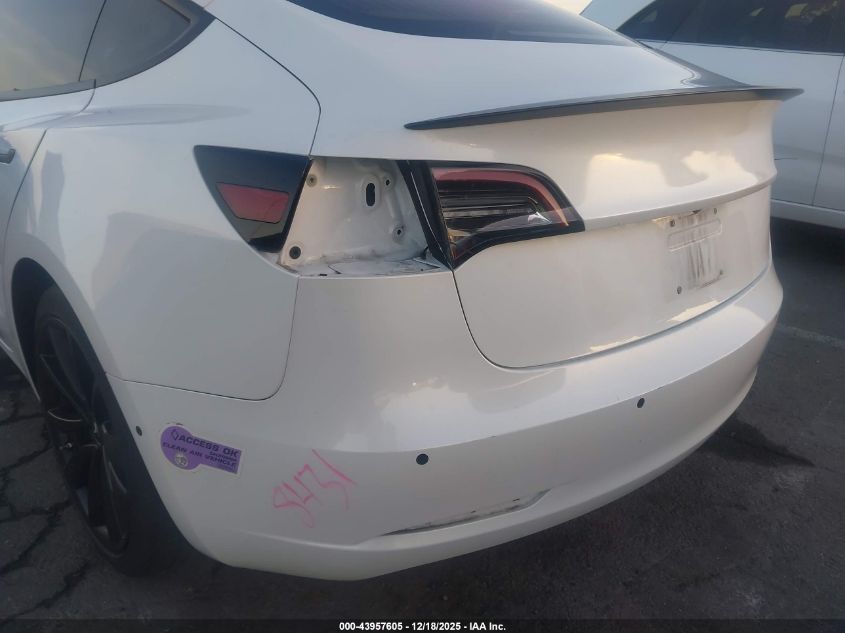 2018 Tesla Model 3 Long Range/Mid Range VIN: 5YJ3E1EAXJF052518 Lot: 43957605