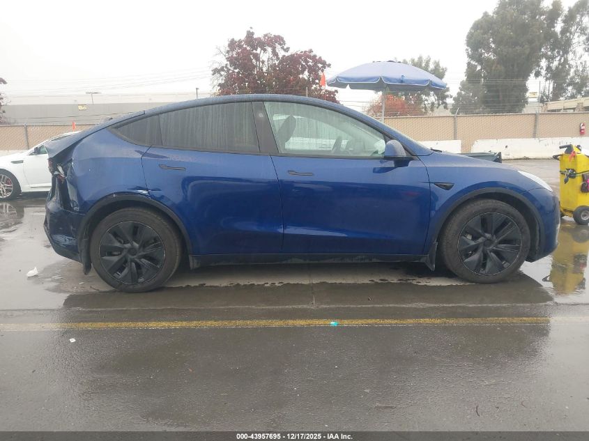 2025 Tesla Model Y Long Range Dual Motor All-Wheel Drive VIN: 7SAYGDEE8SF238602 Lot: 43957695
