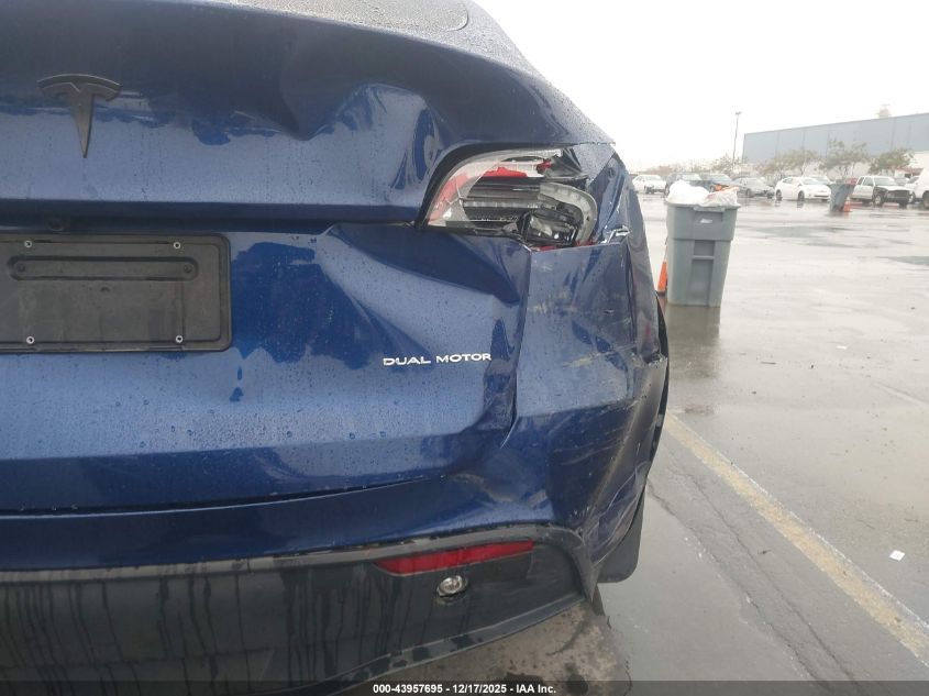 2025 Tesla Model Y Long Range Dual Motor All-Wheel Drive VIN: 7SAYGDEE8SF238602 Lot: 43957695