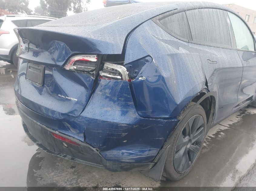 2025 Tesla Model Y Long Range Dual Motor All-Wheel Drive VIN: 7SAYGDEE8SF238602 Lot: 43957695