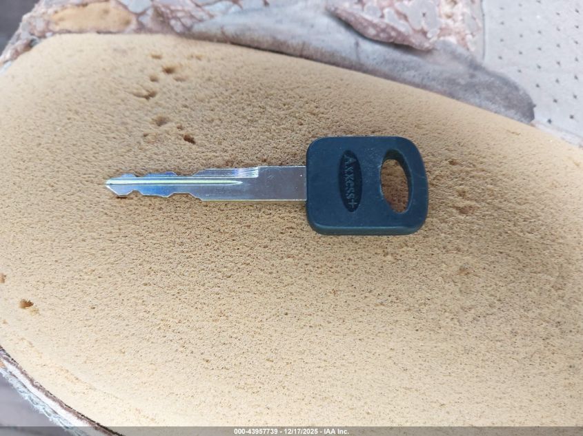 2001 Ford F-250 Lariat/Xl/Xlt VIN: 1FTNW21F31EB68920 Lot: 43957739