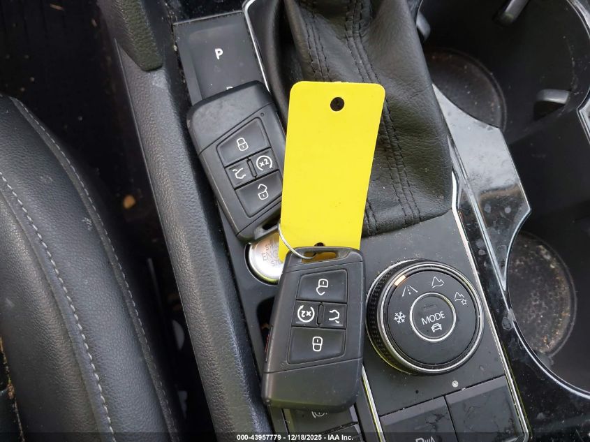 2018 Volkswagen Atlas 3.6L V6 Sel VIN: 1V2MR2CA5JC558478 Lot: 43957779