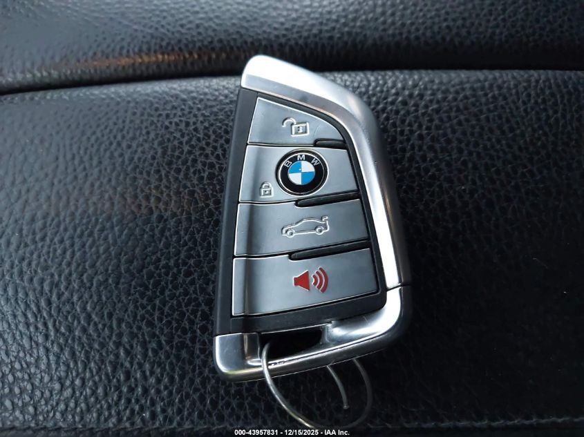 2015 BMW X5 xDrive50I VIN: 5UXKR6C54F0J77201 Lot: 43957831