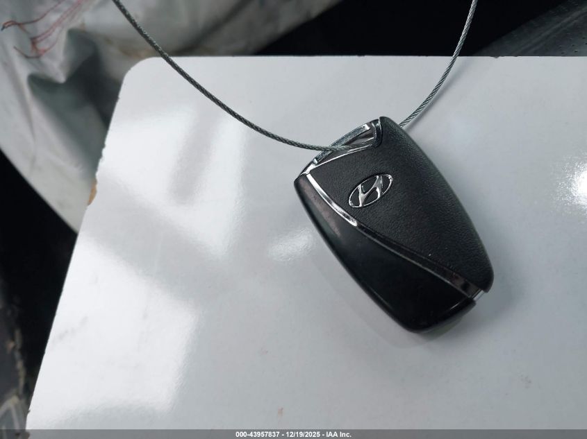 2017 Hyundai Azera VIN: KMHFG4JG4HA589001 Lot: 43957837