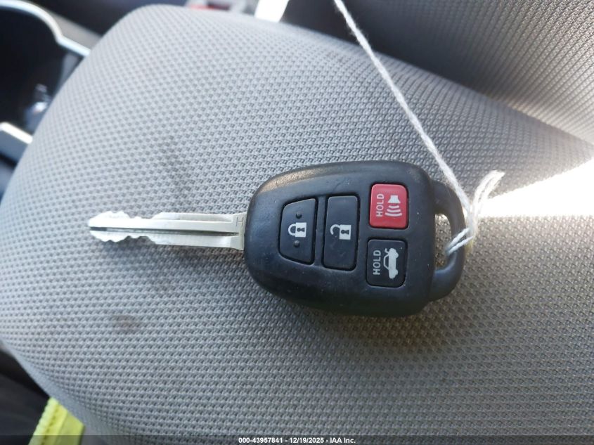 2017 Toyota Corolla Le VIN: 2T1BURHE2HC877964 Lot: 43957841