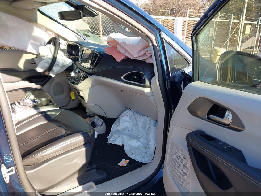 2023 Chrysler Pacifica Hybrid Touring L