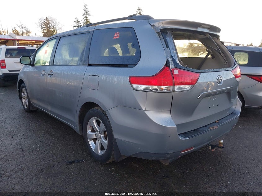 2013 Toyota Sienna Le V6 8 Passenger