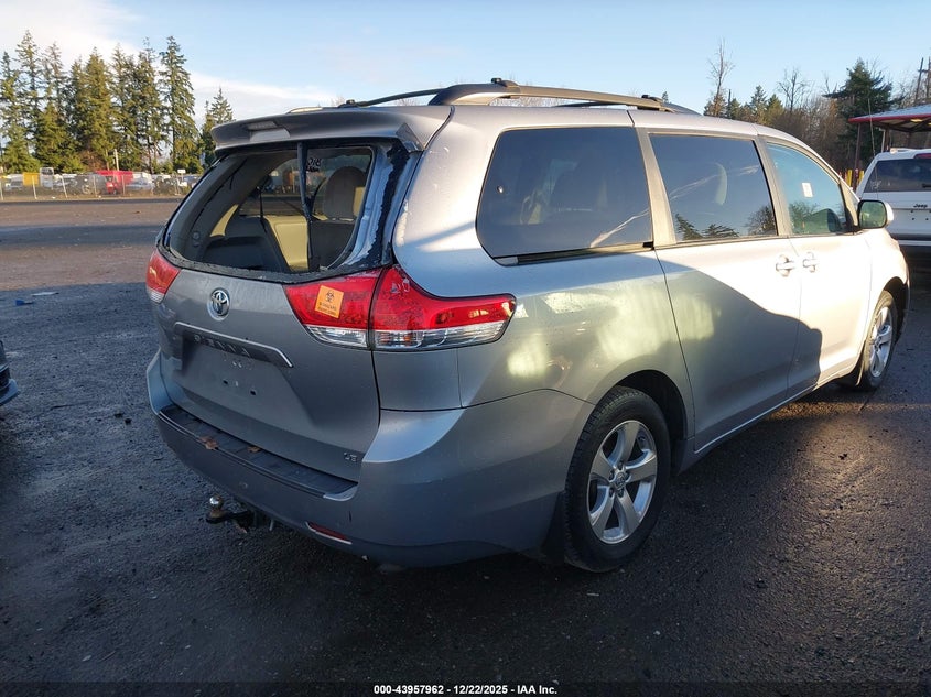 2013 Toyota Sienna Le V6 8 Passenger