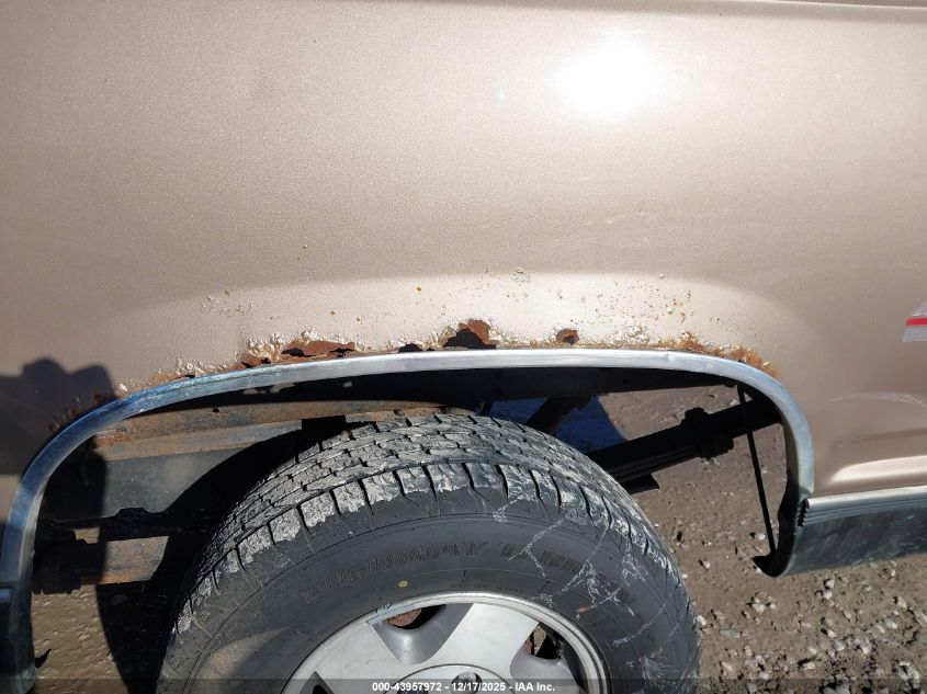 1996 Chevrolet Gmt-400 K1500 VIN: 2GCEK19R8T1251591 Lot: 43957972