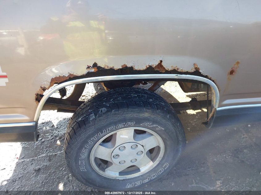 1996 Chevrolet Gmt-400 K1500 VIN: 2GCEK19R8T1251591 Lot: 43957972