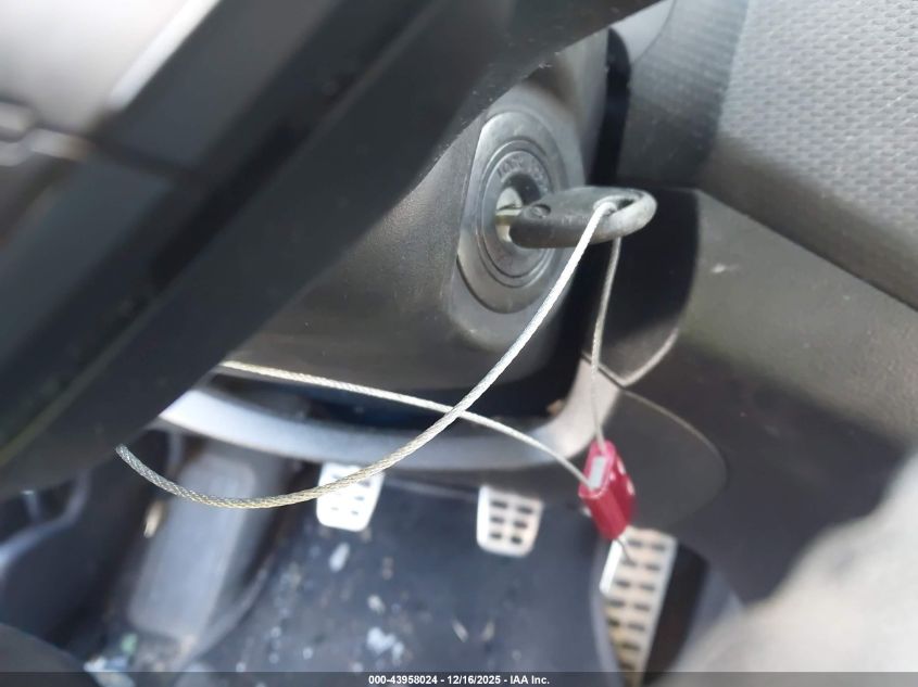 2013 Hyundai Veloster Base W/Gray VIN: KMHTC6AD8DU114637 Lot: 43958024