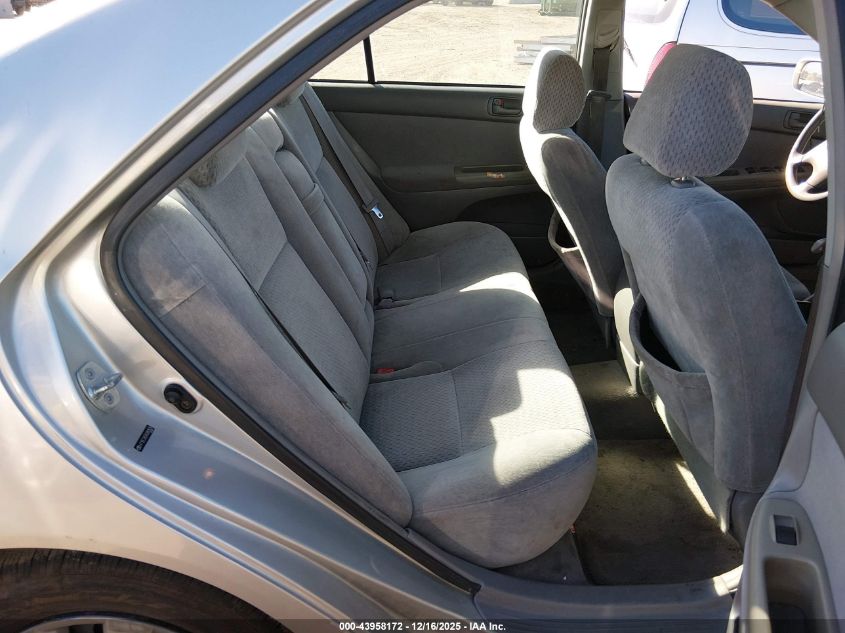 2004 Toyota Camry Le VIN: 4T1BE32K04U889838 Lot: 43958172