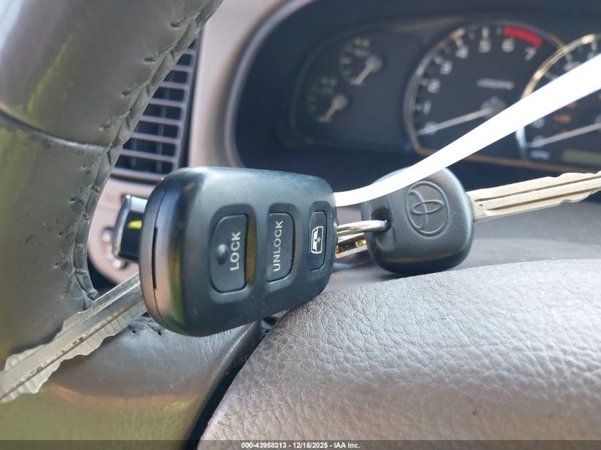 2005 Toyota Sequoia Limited V8 VIN: 5TDBT48A85S250580 Lot: 43958313