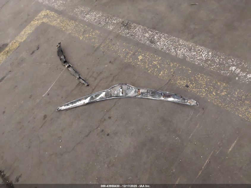 2014 Hyundai Sonata Hybrid Limited VIN: KMHEC4A4XEA111044 Lot: 43958430