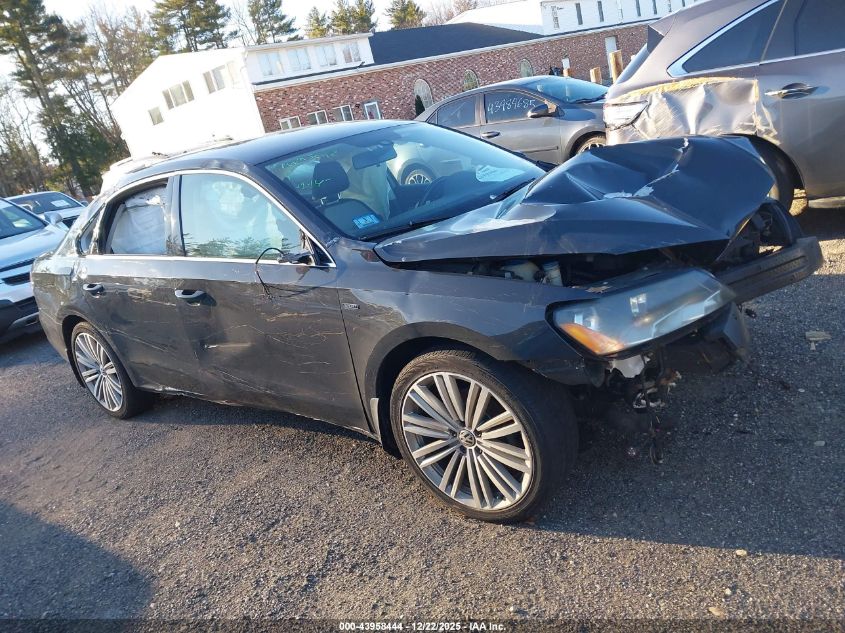 2015 Volkswagen Passat 1.8T Sport VIN: 1VWBT7A37FC064798 Lot: 43958444