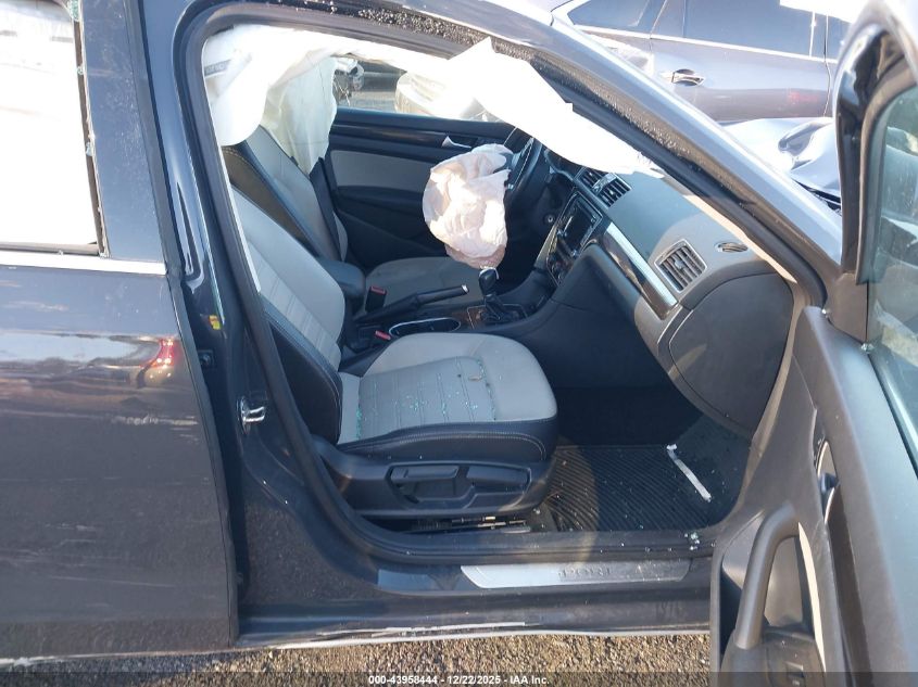 2015 Volkswagen Passat 1.8T Sport VIN: 1VWBT7A37FC064798 Lot: 43958444