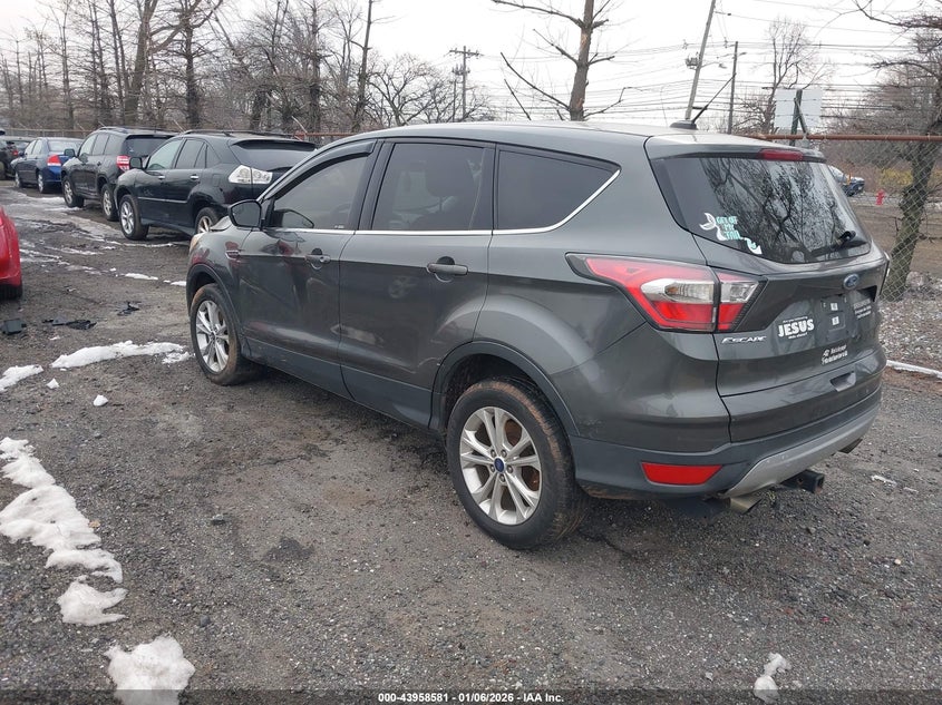 VIN 1FMCU9GD4HUA86346 2017 FORD ESCAPE SE