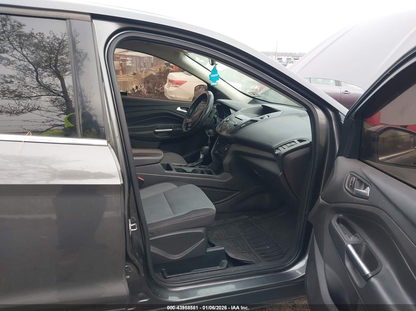 VIN 1FMCU9GD4HUA86346 2017 FORD ESCAPE SE
