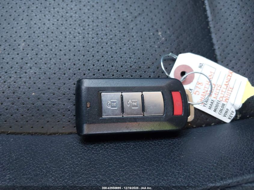 2016 Mitsubishi Outlander Se/Sel VIN: JA4AD3A38GZ028213 Lot: 43958695