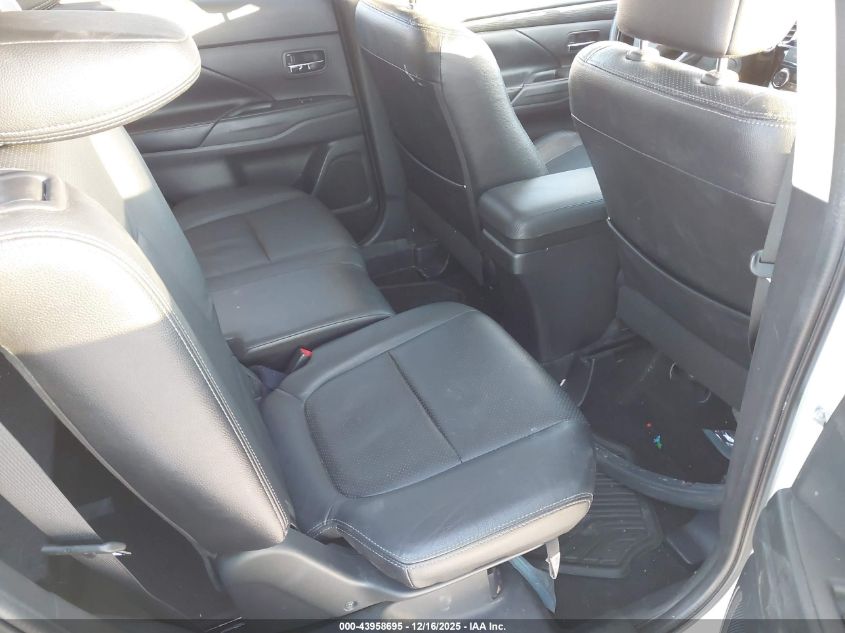 2016 Mitsubishi Outlander Se/Sel VIN: JA4AD3A38GZ028213 Lot: 43958695