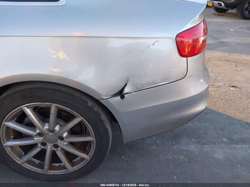 2015 Audi A4 2.0T Premium VIN: WAUAFAFL1FA073906 Lot: 43958743