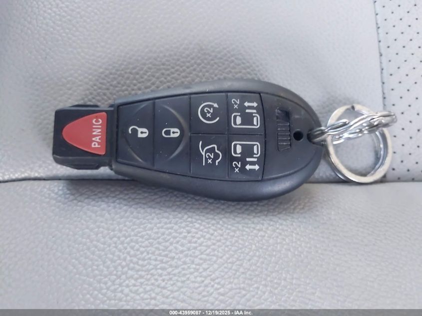 2011 Chrysler Town & Country Touring-L VIN: 2A4RR8DG8BR655996 Lot: 43959087