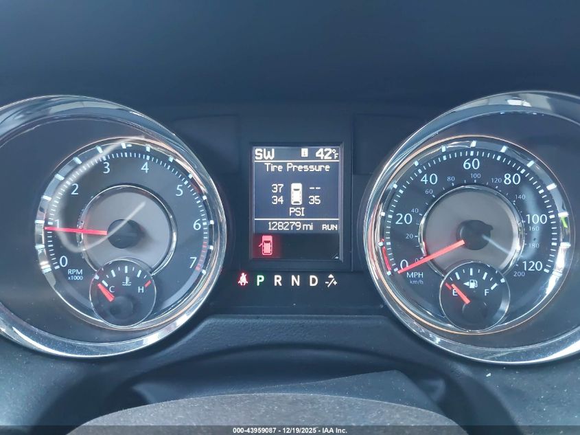 2011 Chrysler Town & Country Touring-L VIN: 2A4RR8DG8BR655996 Lot: 43959087