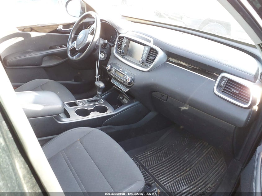 VIN 5XYPGDA53KG587285 2019 KIA SORENTO 3.3L S