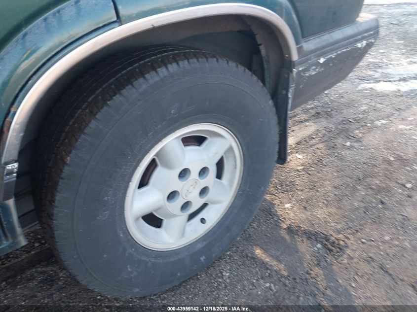 1996 Chevrolet Blazer VIN: 1GNDT13W0T2114529 Lot: 43959142