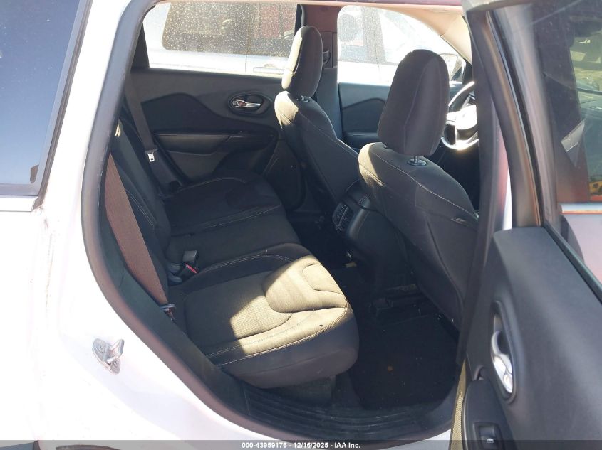 2015 Jeep Cherokee Latitude VIN: 1C4PJLCB4FW636923 Lot: 43959176