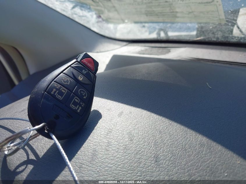 2010 Chrysler Town & Country Touring VIN: 2A4RR5D12AR105203 Lot: 43959295