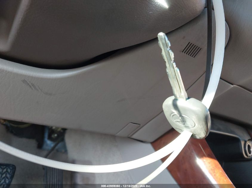 2003 Toyota Camry Xle VIN: 4T1BE32K73U255571 Lot: 43959360