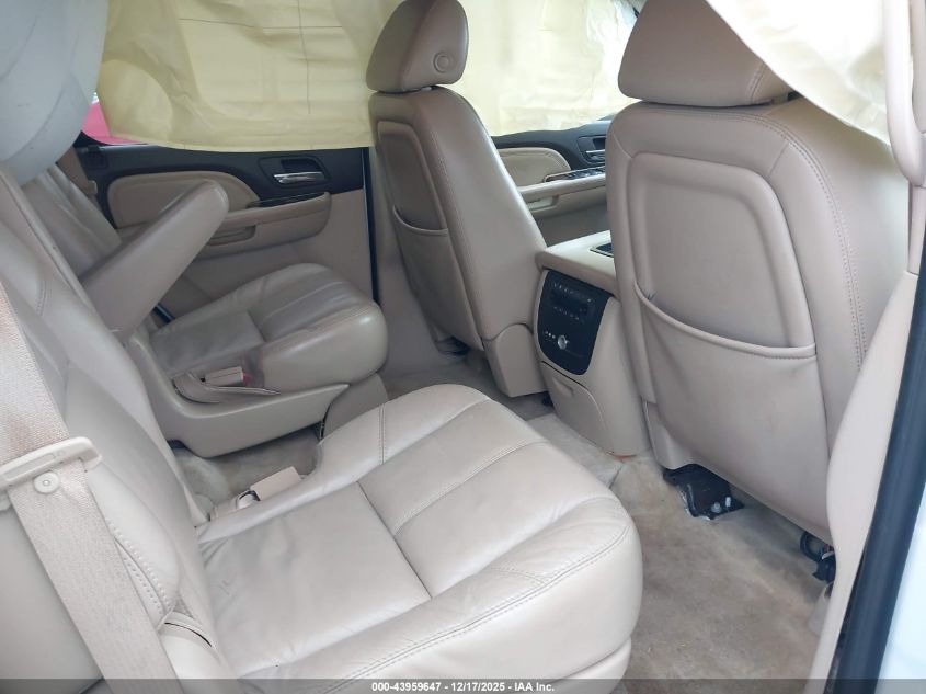 2008 GMC Yukon Denali VIN: 1GKFK63848J100329 Lot: 43959647